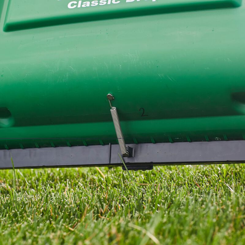 Scotts&reg; Turf Builder&reg; Classic&reg; Drop Spreader image number null