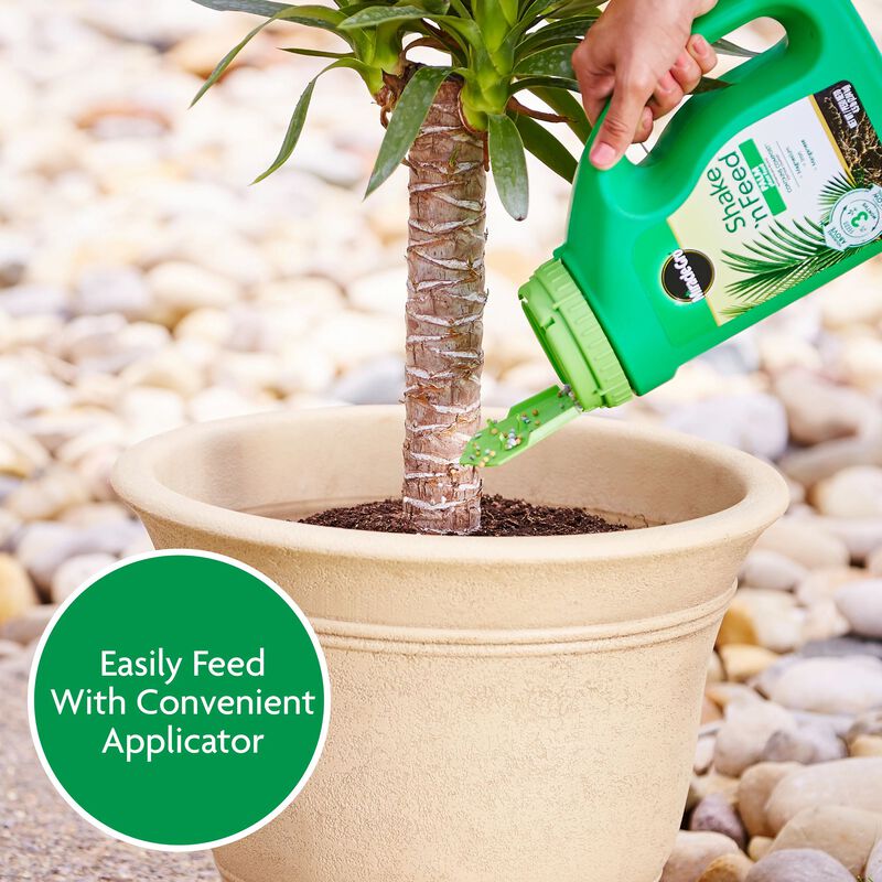 Miracle-Gro&reg; Shake 'N Feed Palm Plant Food image number null