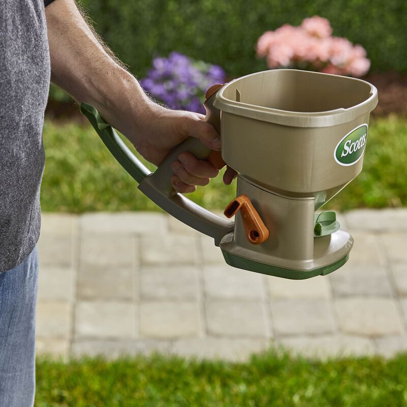 Scotts&reg; Whirl&trade; Hand-Powered Spreader image number null