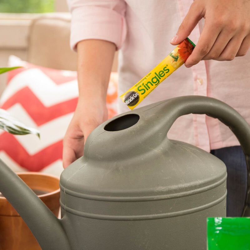 Miracle-Gro&reg; Watering Can Singles All Purpose Water Soluble Plant Food image number null