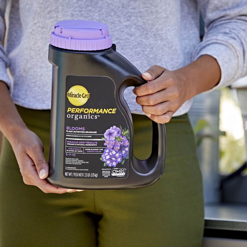 Miracle-Gro&reg; Performance Organics Blooms Plant Nutrition Granules image number null
