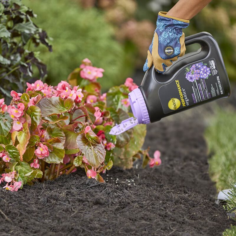 Miracle-Gro&reg; Performance Organics Blooms Plant Nutrition Granules image number null