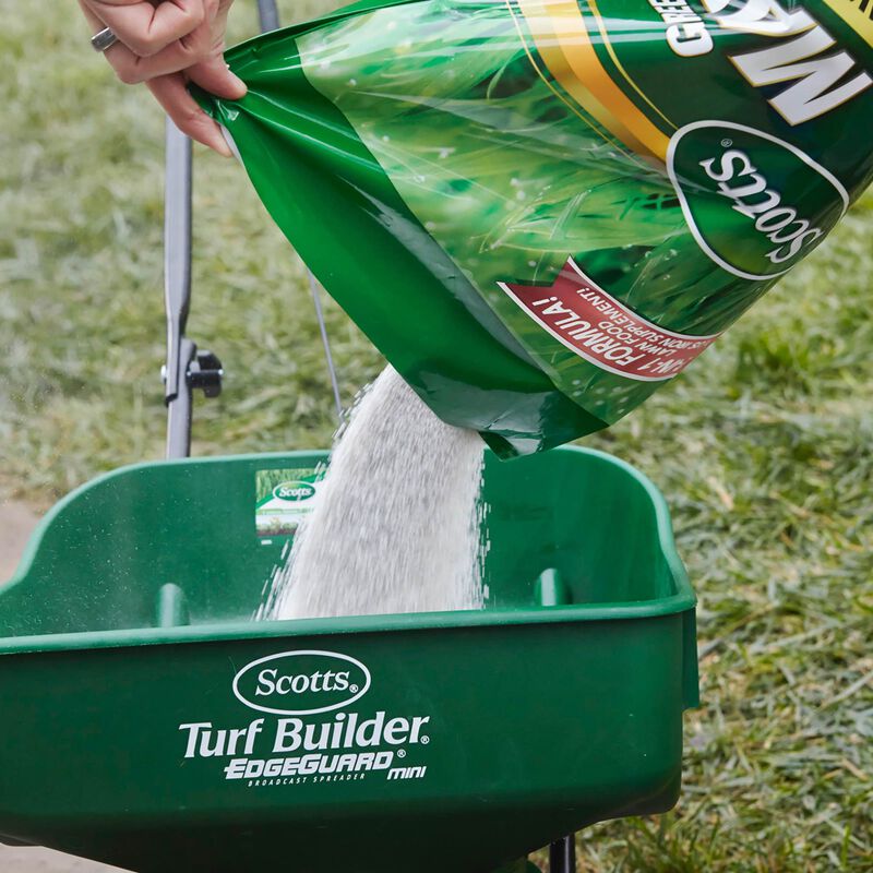 Scotts&reg; Turf Builder&reg; Southern Triple Action and Scotts&reg; Green Max&trade; Lawn Food Bundle for Large Southern Lawns image number null