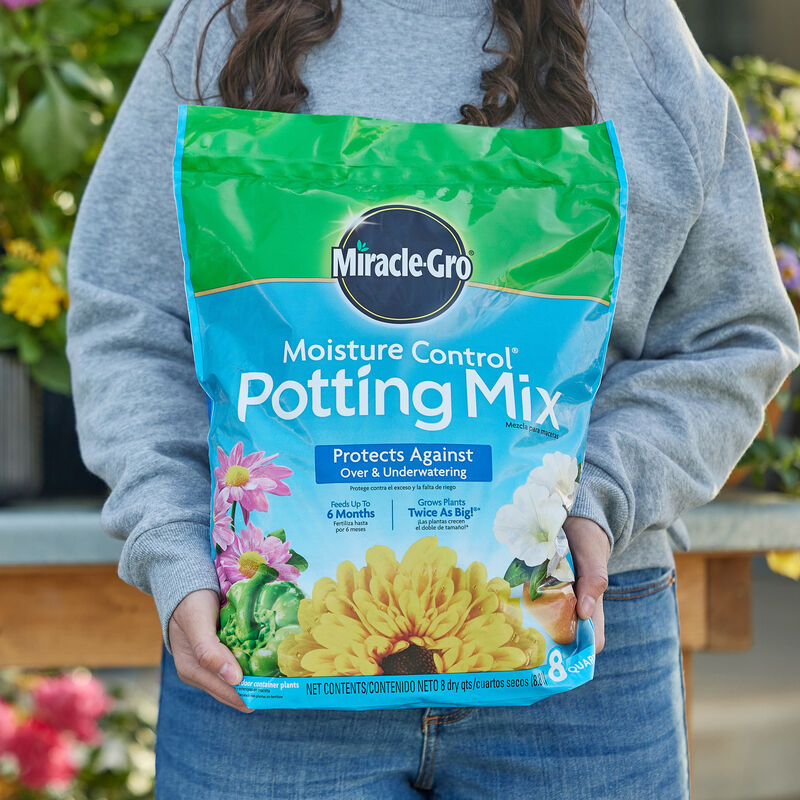 Miracle-Gro&reg; Moisture Control&reg; Potting Mix image number null