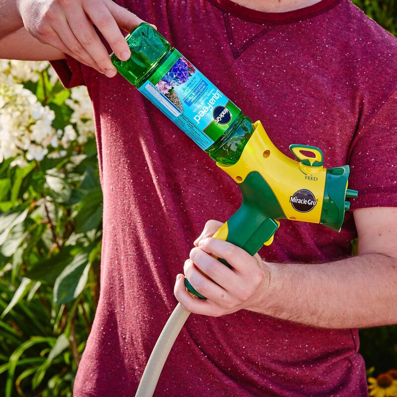 Miracle-Gro&reg; LiquaFeed Flowering Trees & Shrubs Plant Food image number null