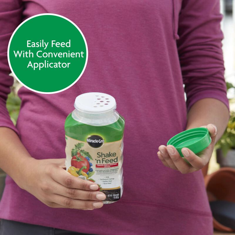 Miracle-Gro&reg; Shake 'N Feed&reg; Tomato, Fruit & Vegetable Plant Food image number null