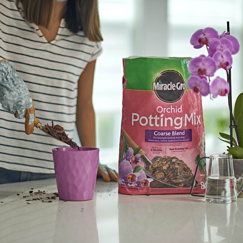 Miracle-Gro&reg; Orchid Potting Mix Coarse Blend image number null