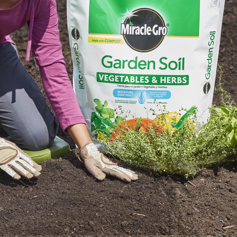 Miracle-Gro&reg; Garden Soil Vegetables & Herbs image number null