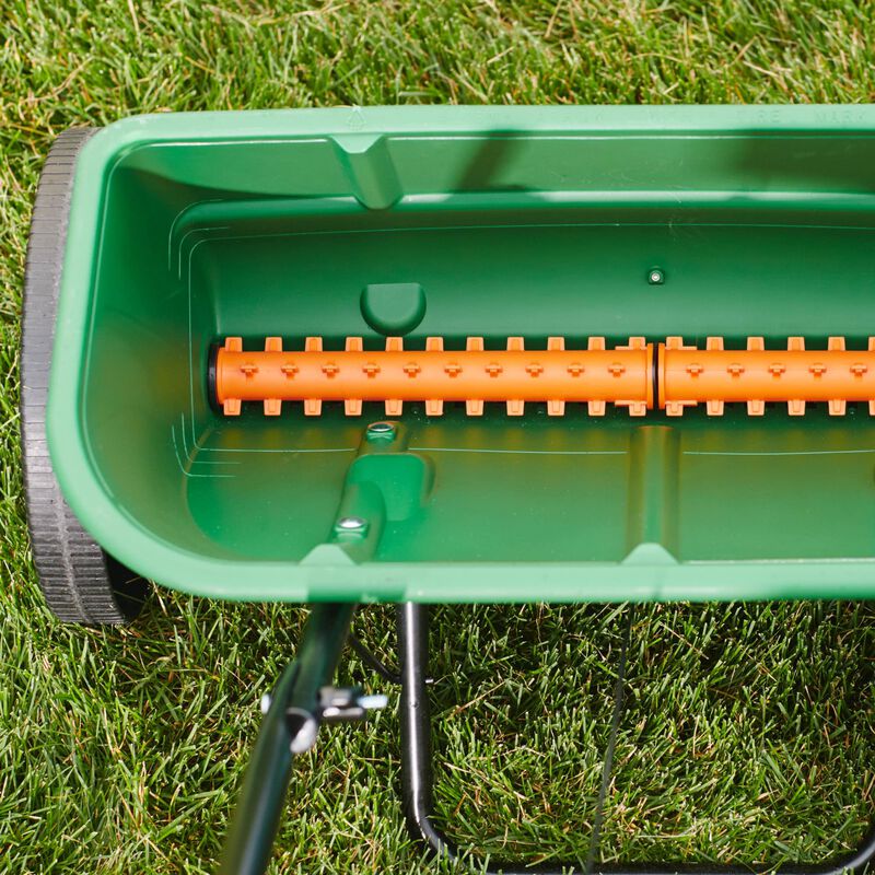 Scotts&reg; Turf Builder&reg; Classic&reg; Drop Spreader image number null
