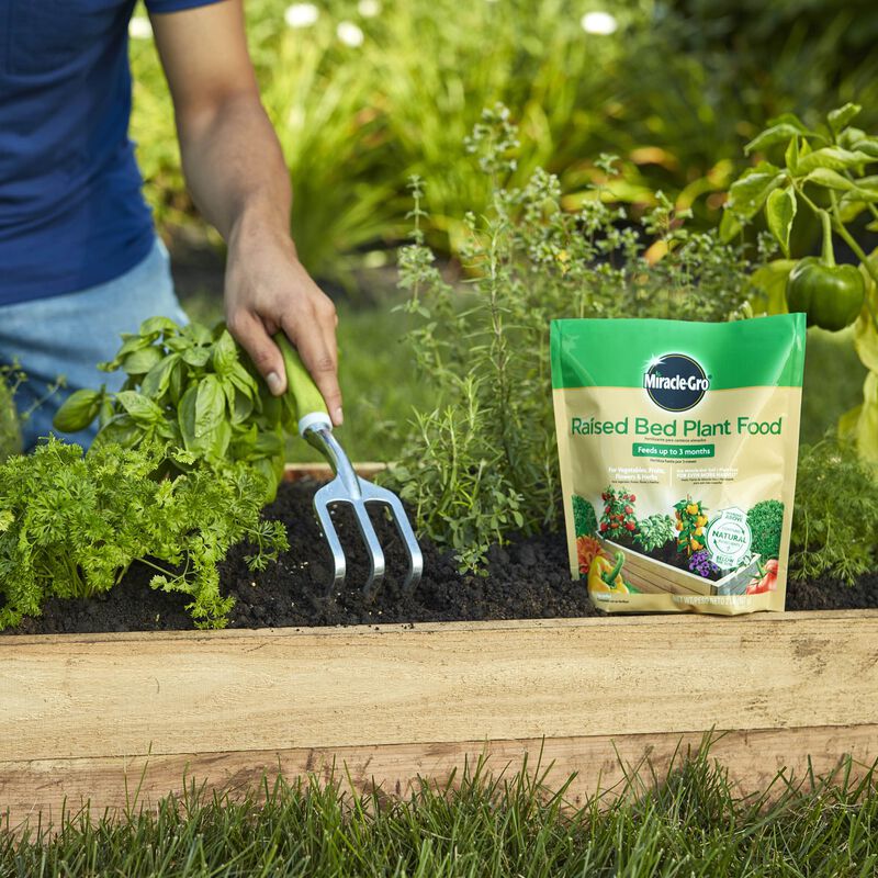 Miracle-Gro&reg; Raised Bed Plant Food image number null