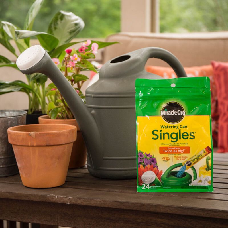 Miracle-Gro&reg; Watering Can Singles All Purpose Water Soluble Plant Food image number null