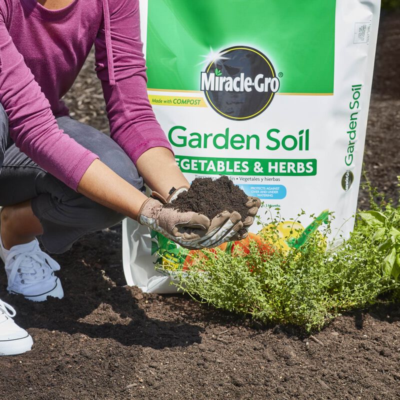 Miracle-Gro&reg; Garden Soil Vegetables & Herbs image number null