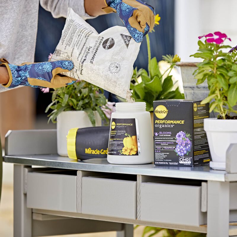 Miracle-Gro&reg; Performance Organics Blooms Plant Nutrition image number null