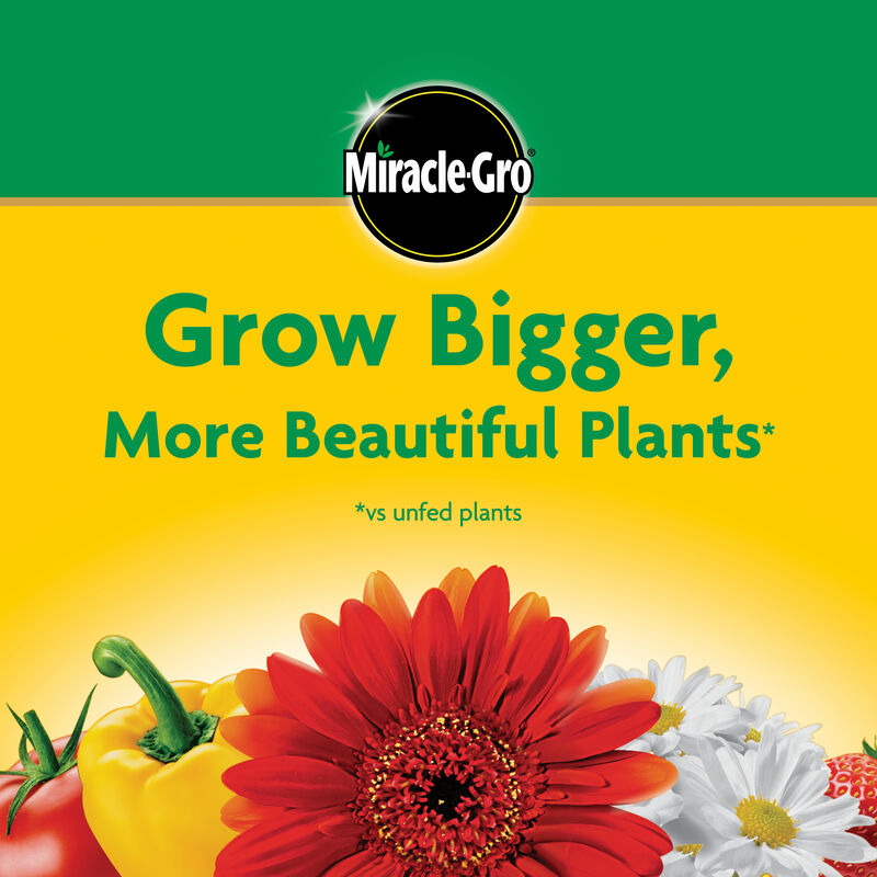 Miracle-Gro&reg; Moisture Control Potting Mix and Miracle-Gro&reg; Water Soluble All Purpose Plant Food image number null